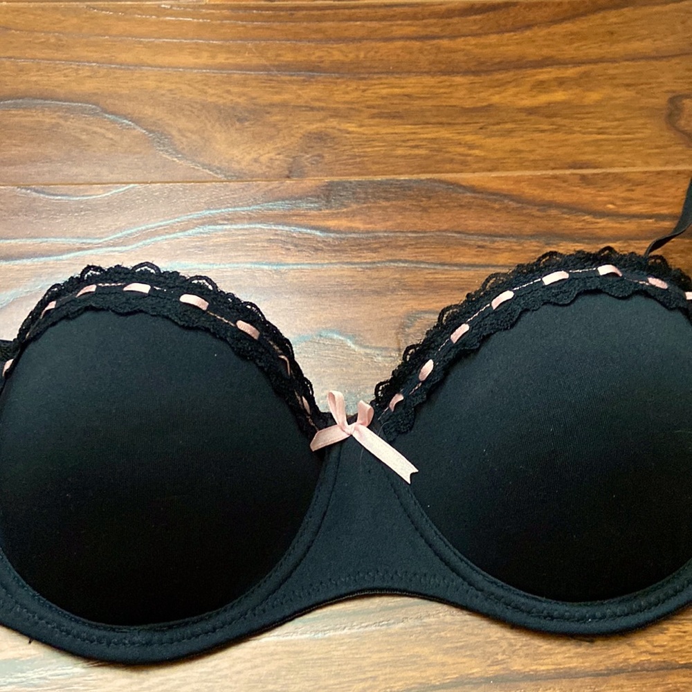 Cute bra with pink ribbon in size 36B